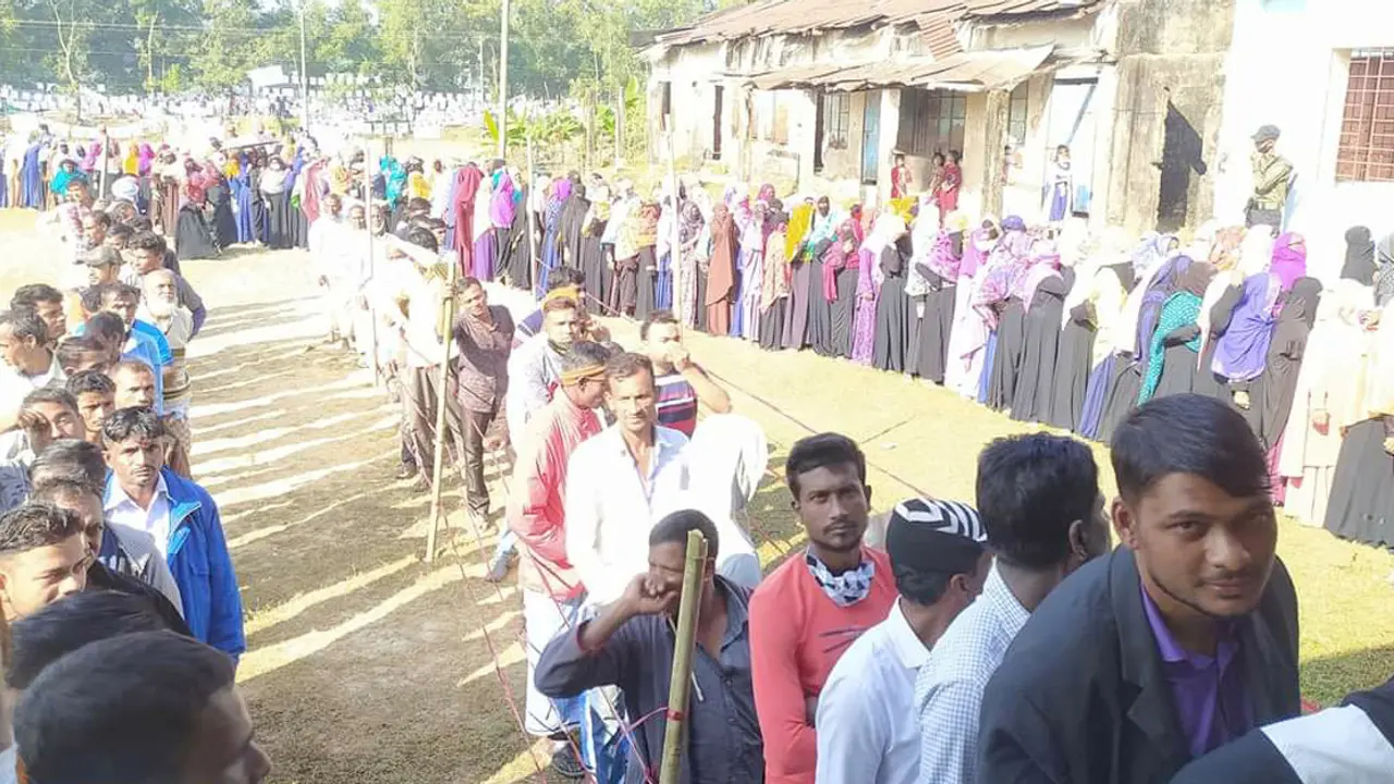 ভোটারদের দীর্ঘ লাইন, ভোট দিতে পেরে উচ্ছ্বাস