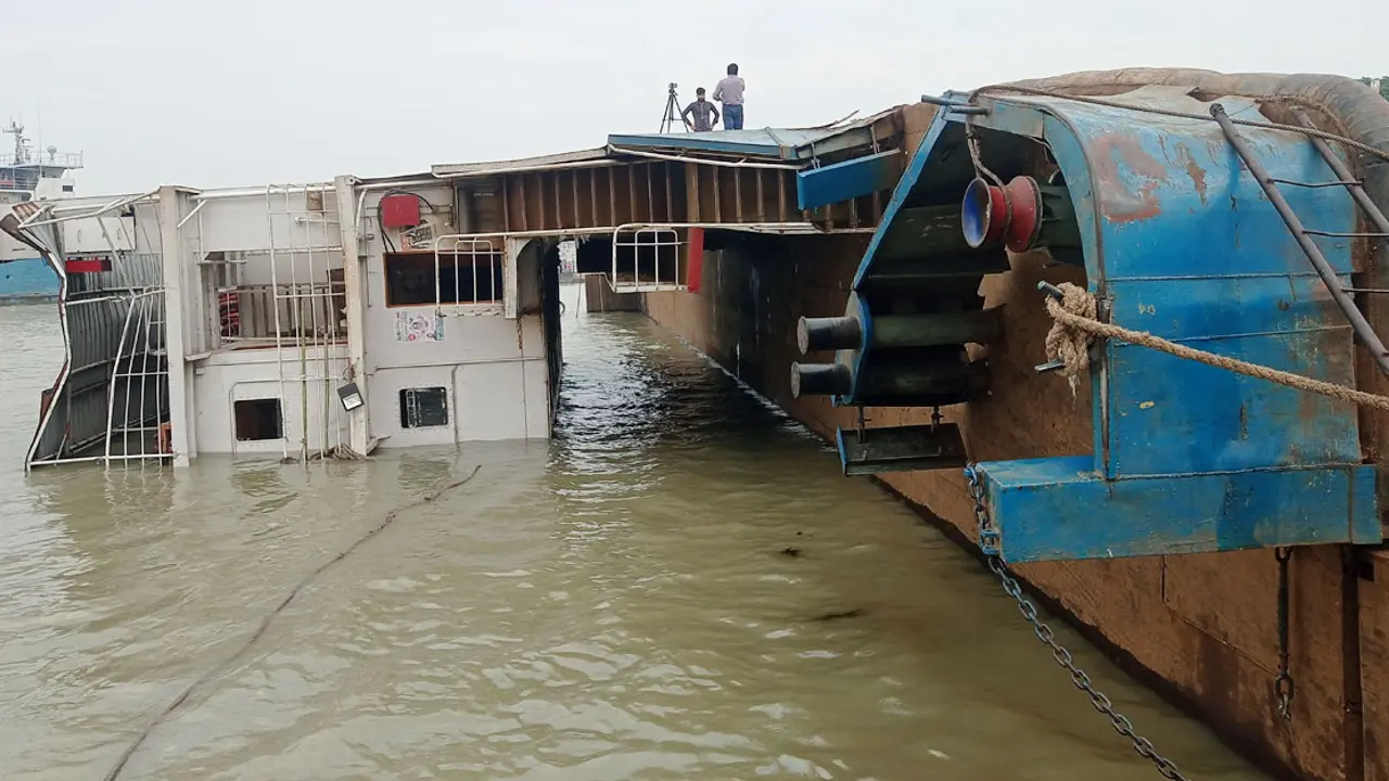 পাটুরিয়ায় ফেরি দুর্ঘটনা : দ্বিতীয় দিনের উদ্ধার অভিযান শুরু