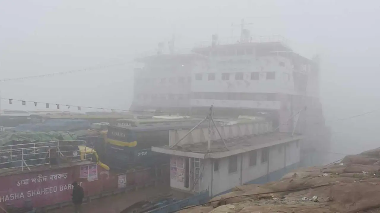 দৌলতদিয়া-পাটুরিয়া রুটে ফেরি চলাচল বন্ধ