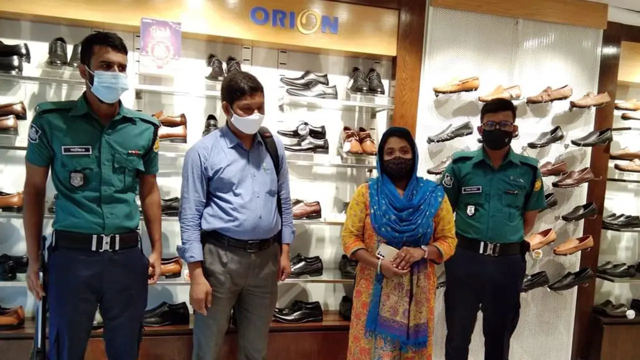 লাইসেন্স না থাকায় ওরিয়ন ফুটওয়্যার ও সালাম ডেইরিকে জরিমানা