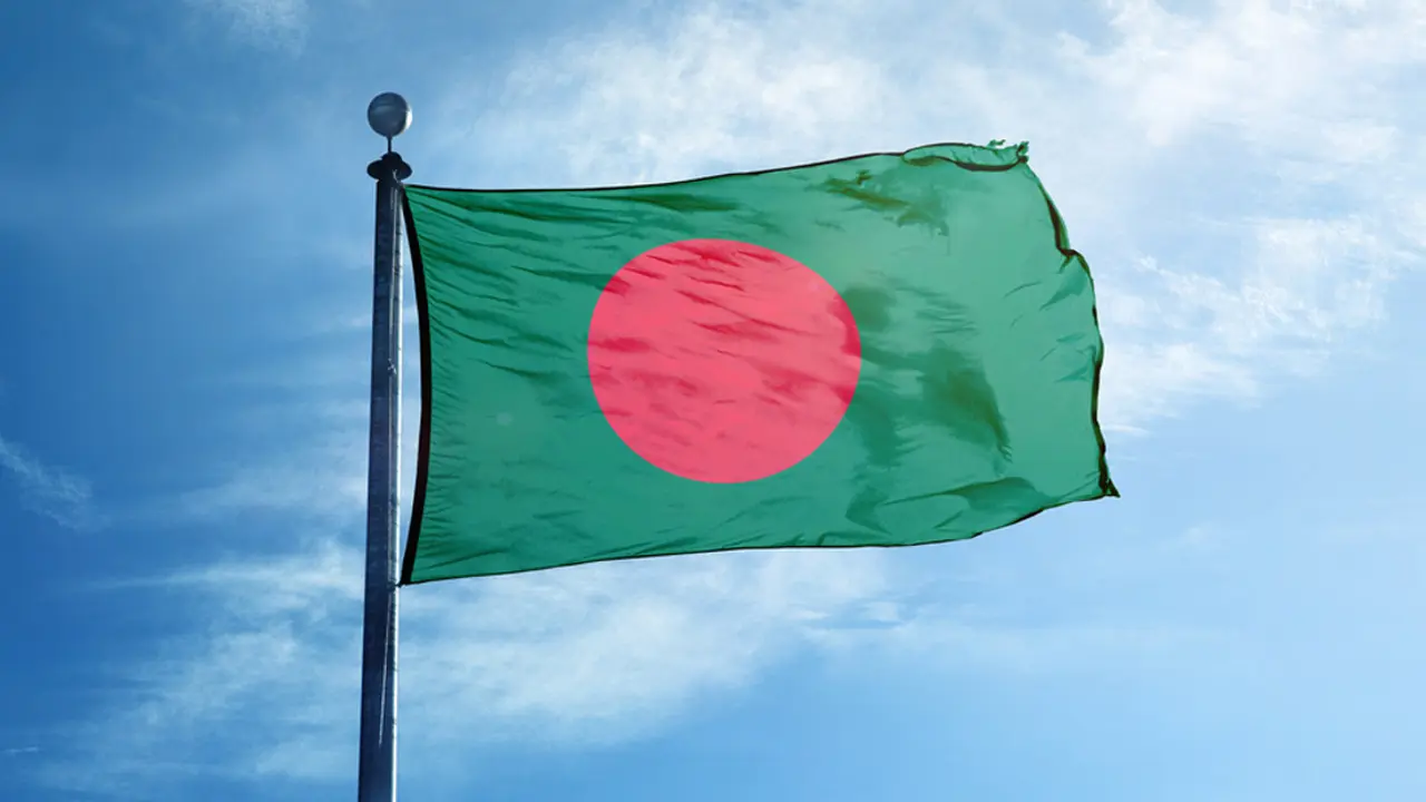 বিজয় দিবসে সব প্রাথমিক বিদ্যালয়ে উড়বে নতুন পতাকা