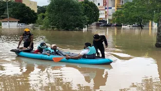 More than 21,000 people displaced by floods in Malaysia