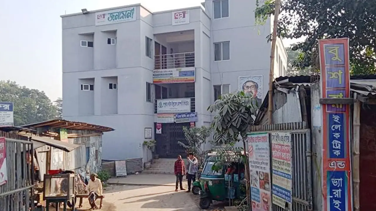 দেখে বোঝার উপায় নেই মুক্তিযোদ্ধা কমপ্লেক্স