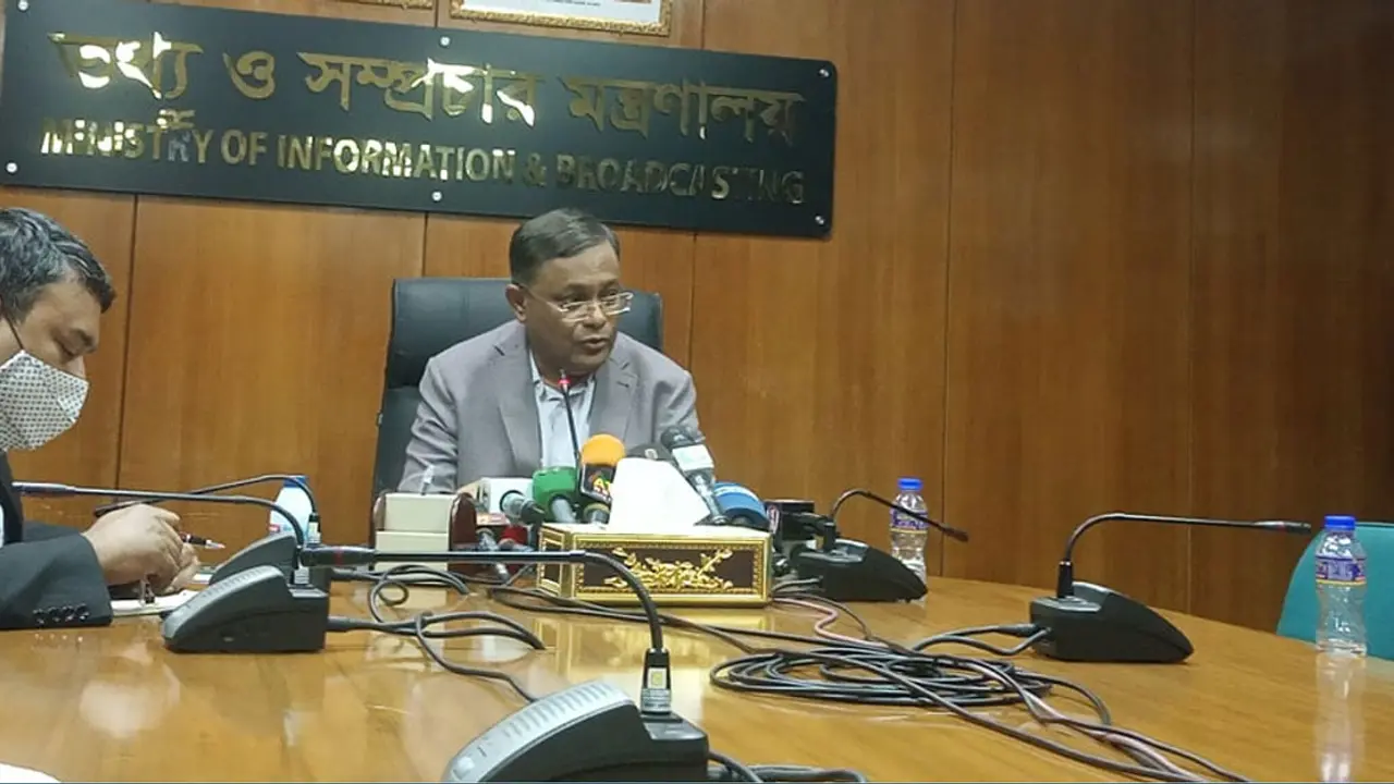 রাজনৈতিক দলের নেত্রীও স্কুল ড্রেস পরে আন্দোলন করছেন