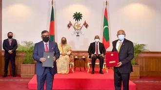 Dhaka, Male sign three instruments