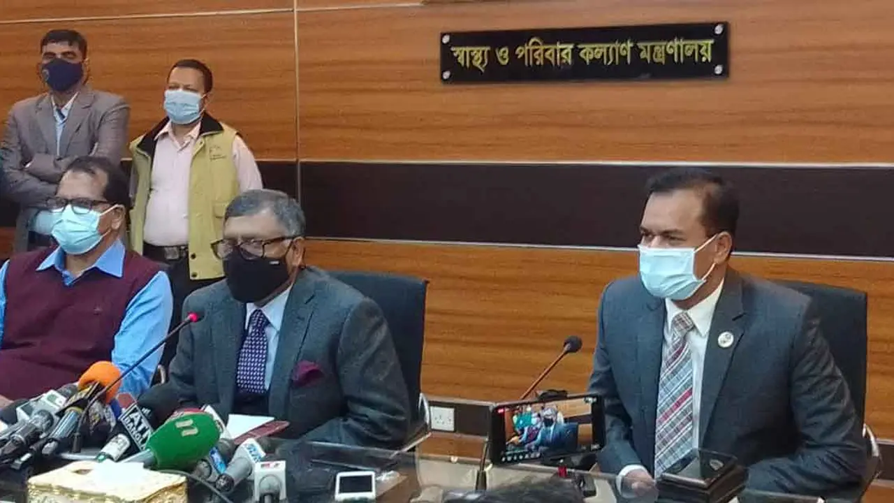 ৫০ বছর হলেই বুস্টার ডোজ : স্বাস্থ্যমন্ত্রী