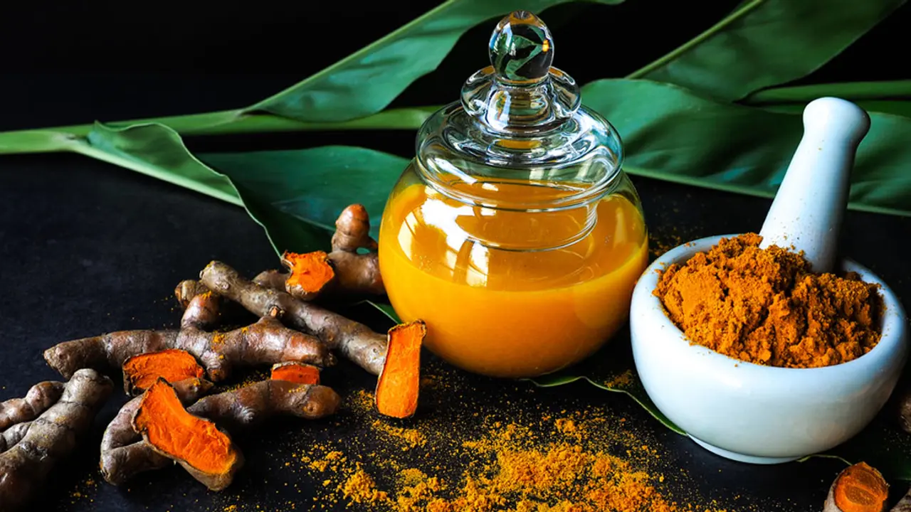 প্রতিদিন হলুদ মেশানো পানি খাওয়ার ৫ উপকারিতা