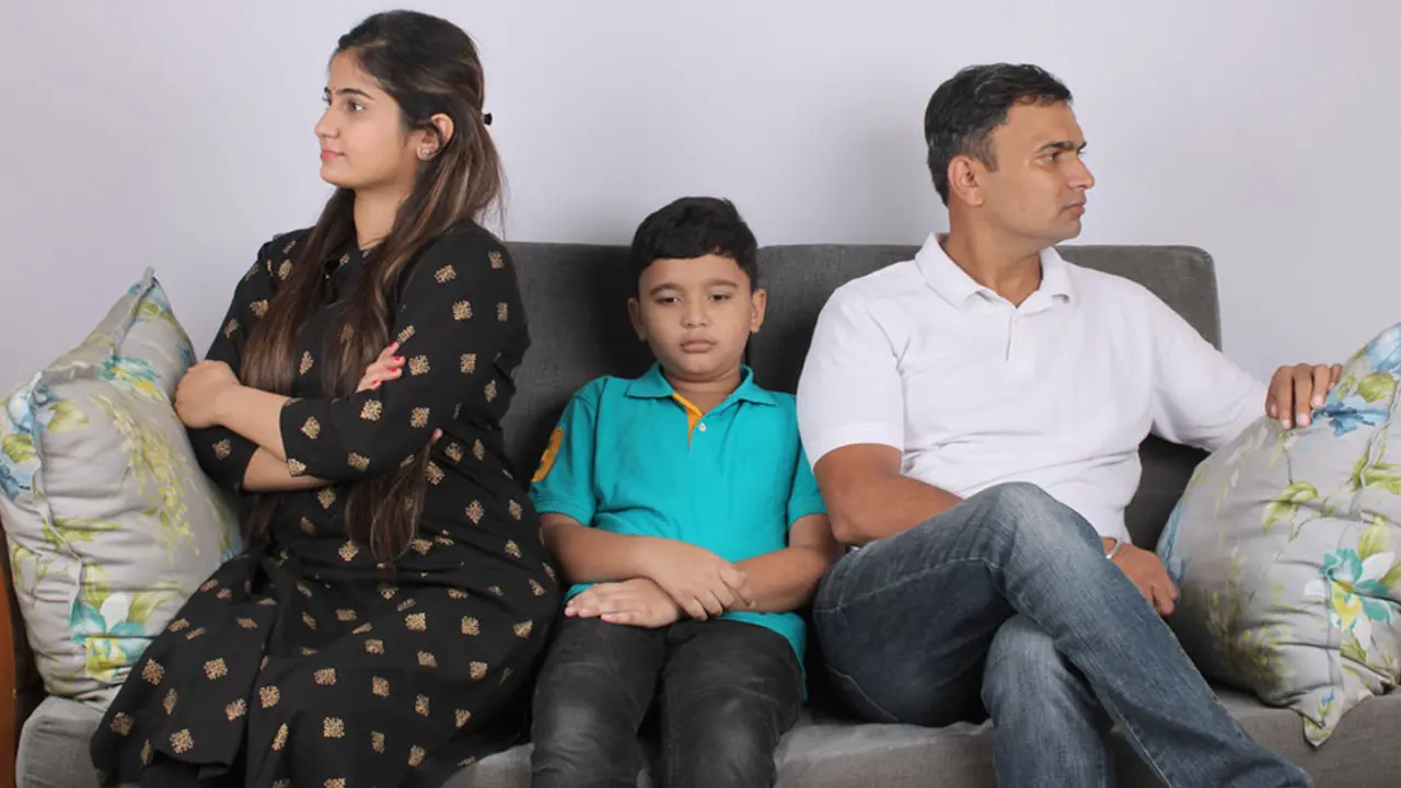 স্বামীকে বিশ্বাস করতে পারছেন না? জেনে নিন করণীয়