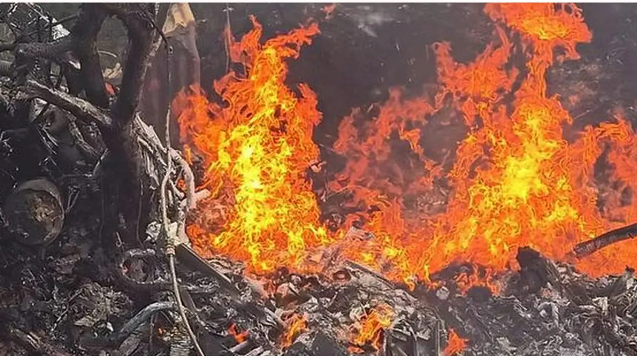 ভারতীয় প্রতিরক্ষাপ্রধানসহ হেলিকপ্টার বিধ্বস্ত, পুড়ে অঙ্গার ১৩ জন