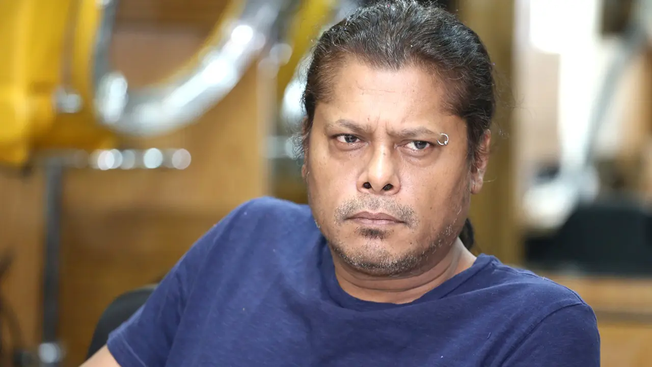 মামলা করতে আদালতে জেমস