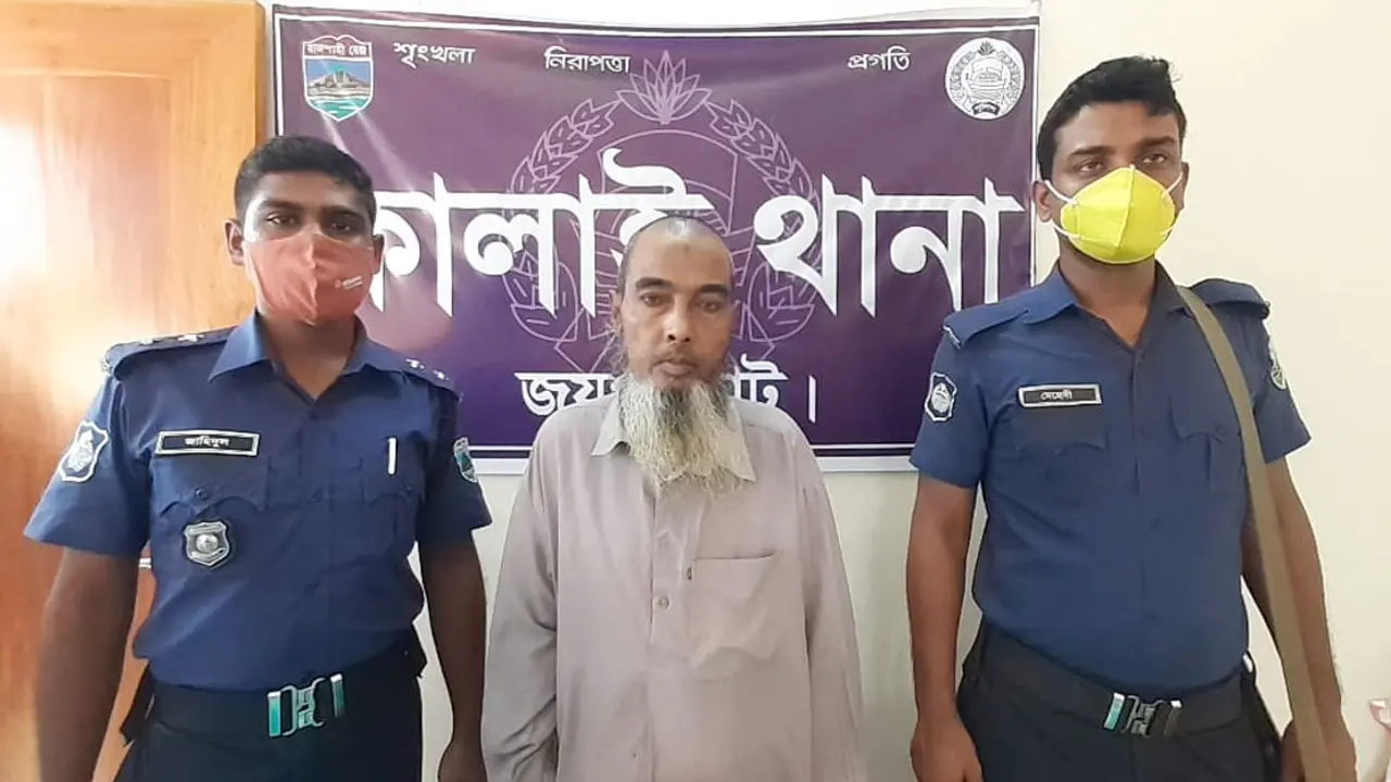 একসঙ্গে হাঁটতে বের হয়ে পুকুর পাড়ে মিলল স্ত্রীর মরদেহ, স্বামী আটক
