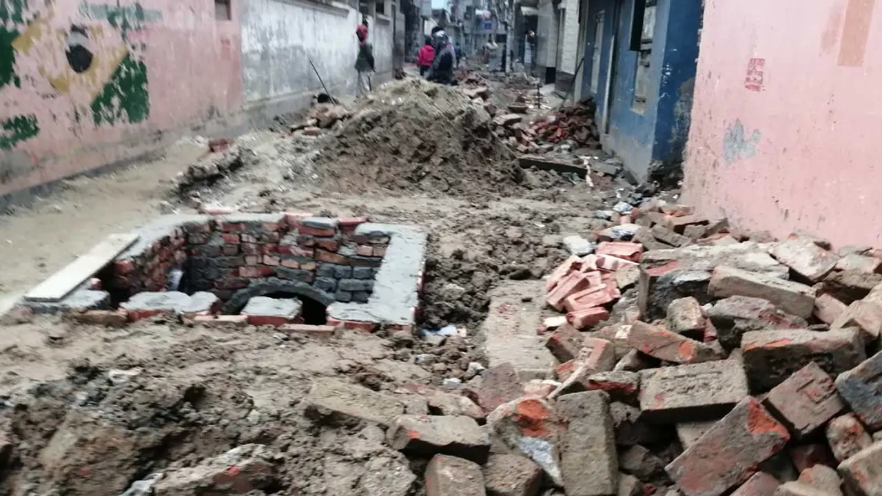 সমন্বয়হীন সড়ক খোঁড়াখুঁড়ির ভোগান্তিতে নগরবাসী