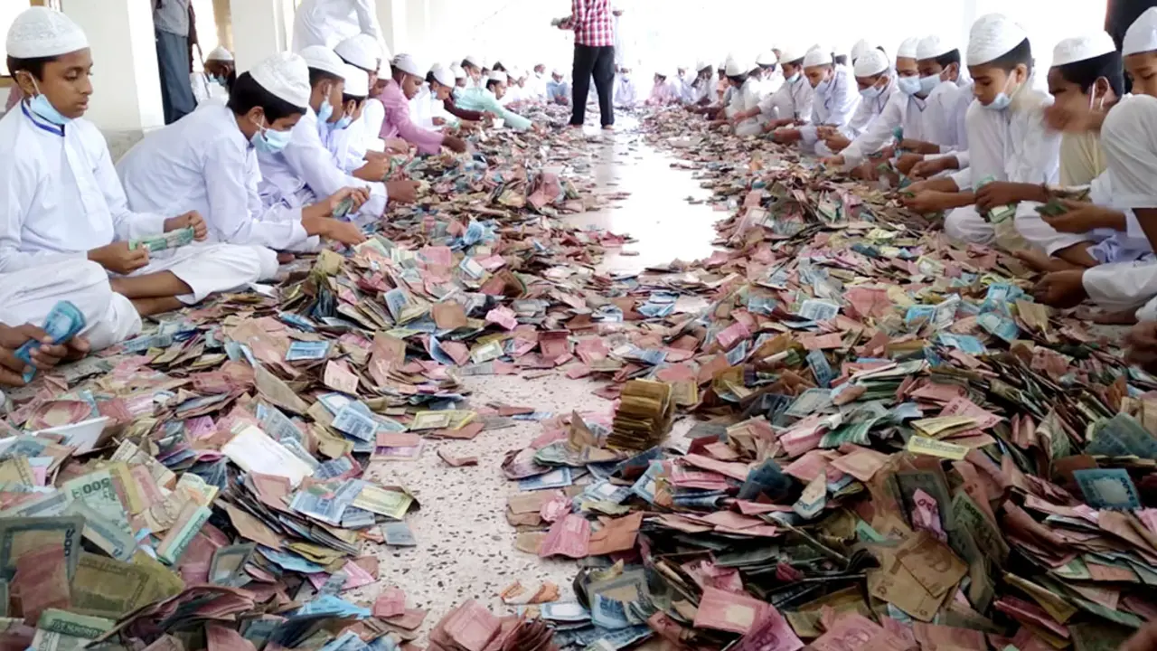সব রেকর্ড ভাঙল পাগলা মসজিদের সিন্দুক