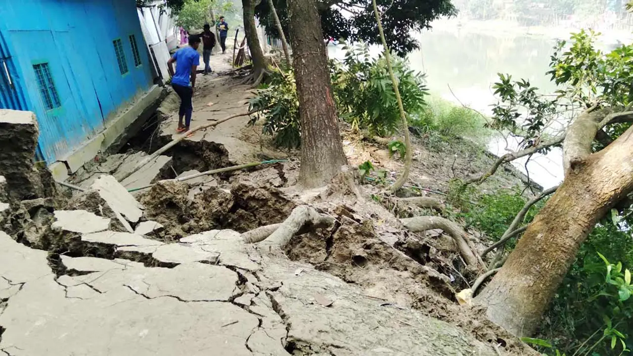 নগরকান্দায় কুমার নদের পেটে মন্দিরসহ ১২ স্থাপনা