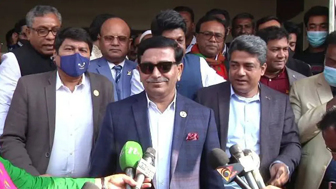 দণ্ড মওকুফ না হওয়া পর্যন্ত খালেদার বিদেশ যাওয়ার সুযোগ নেই : হানিফ