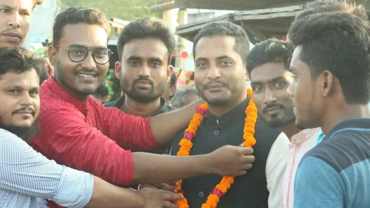 ২৫ বছর বয়সে চেয়ারম্যান রাবির শিক্ষার্থী চিশতী