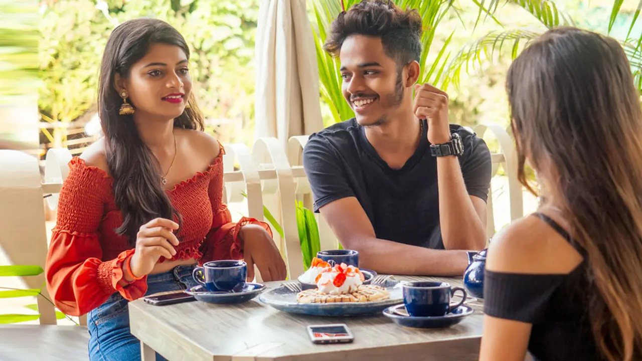 বন্ধুর প্রেমে পড়েছেন? যেভাবে জানাবেন