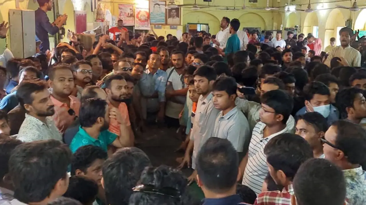ছাত্রলীগ-ছাত্রদলের পাল্টাপাল্টি স্লোগান মধুর ক্যান্টিনে
