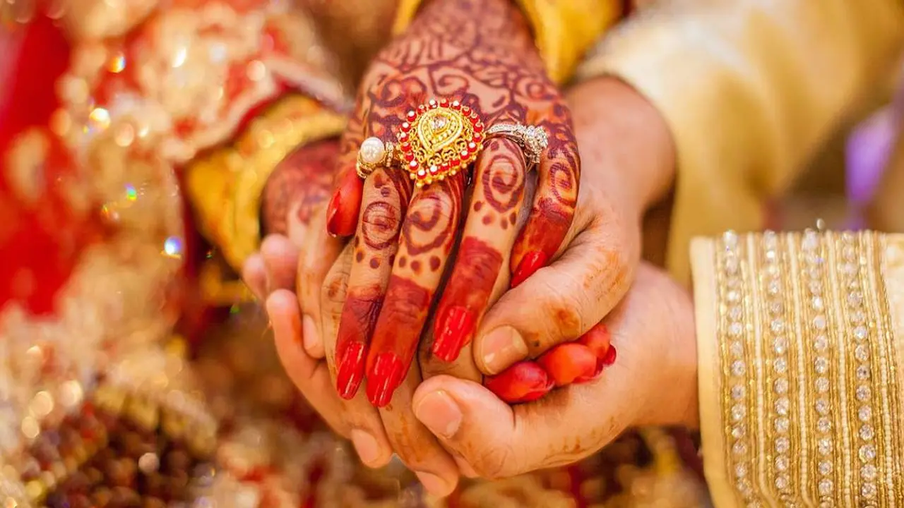 জামাই বাবা হতে পারবেন কিনা পরীক্ষা করলেন শ্বশুর