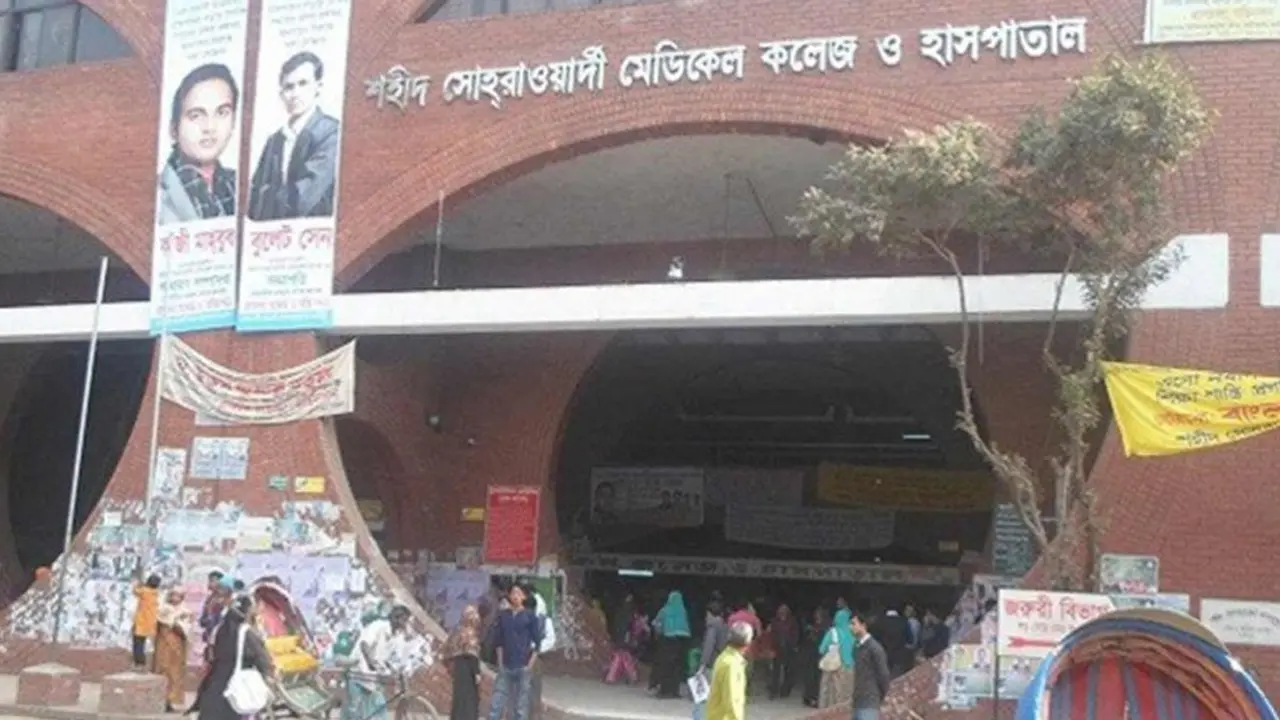‘ছুটি জটিলতায়’ সোহরাওয়ার্দীতে টিকা নিয়ে বিক্ষোভ