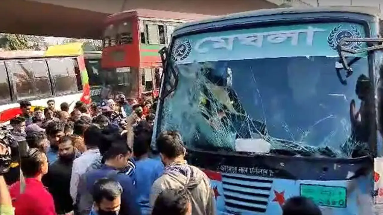 গুলিস্তানে মেঘলা পরিবহনের বাসচাপায় ২ পথচারী নিহত