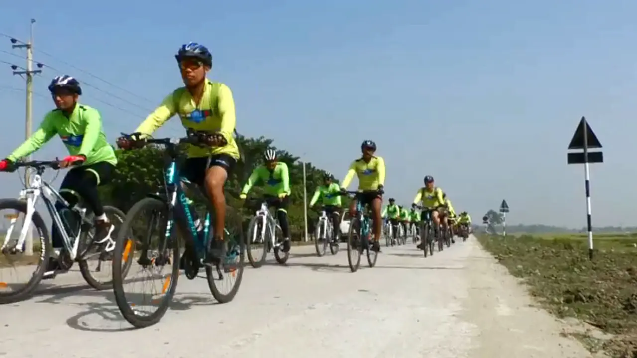 বাংলাদেশ ও ভারতীয় সাইকেল শোভাযাত্রা এখন মেহেরপুরে
