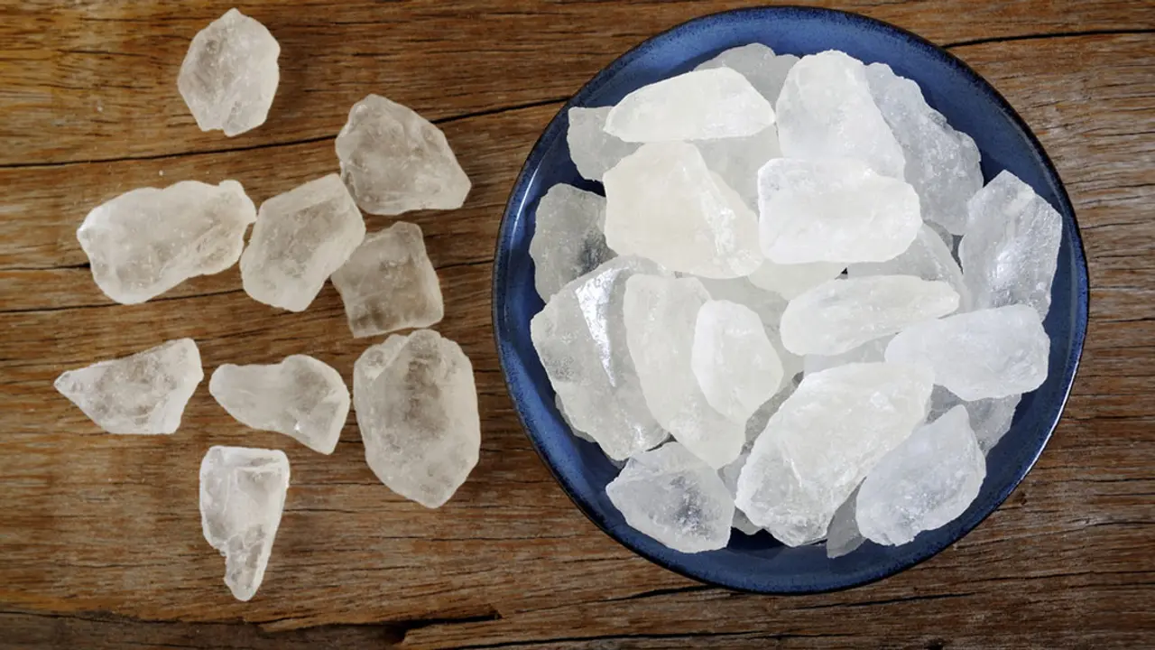 মিছরির উপকারিতা ও অপকারিতা
