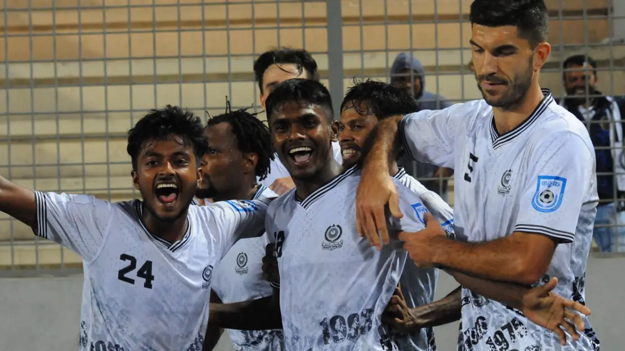 বিতর্কিত ম্যাচে মারুফুলদের বিদায় করে শেষ চারে মোহামেডান