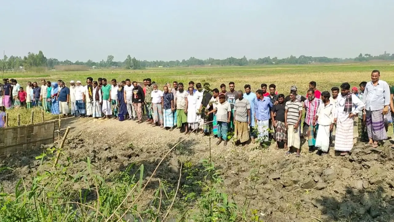 সিরাজদিখানে খাল দখল, এলাকার কৃষকদের মানববন্ধন