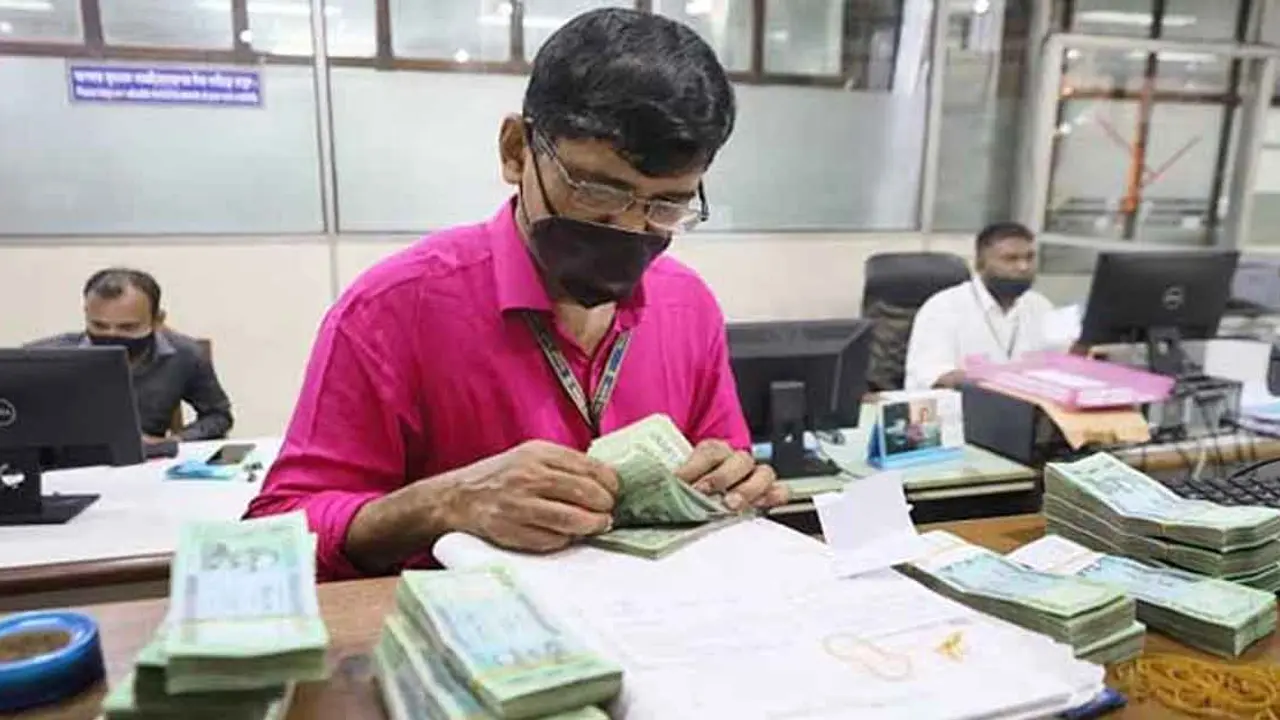 ব্যাংকারদের নিতে হবে টিকা সনদ, পরতে হবে মাস্ক