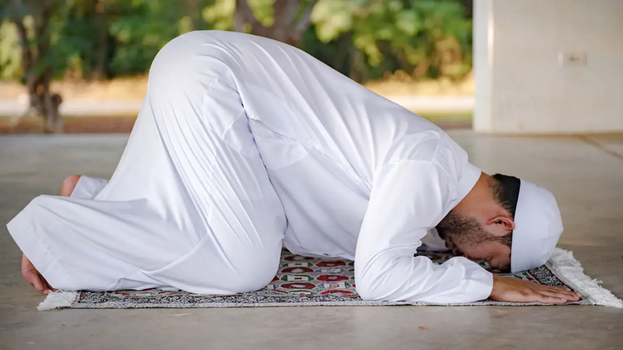 যে ৩ সময়ে নামাজ পড়া নিষেধ