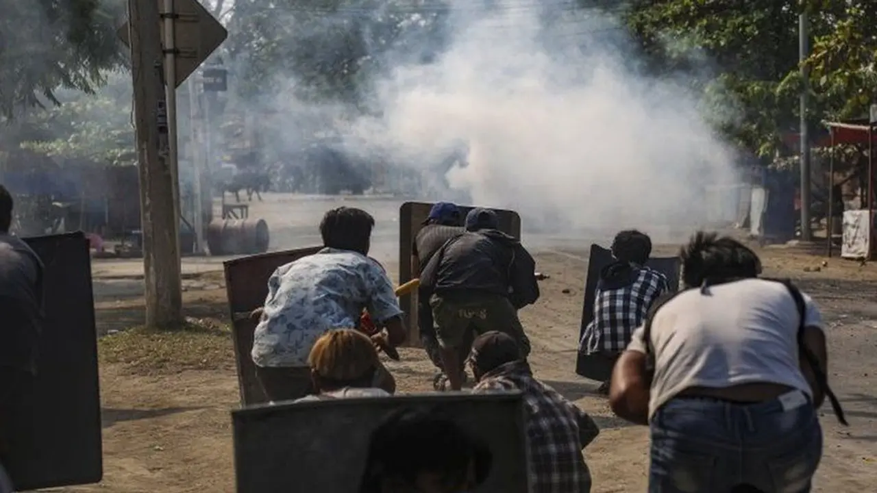 বিদ্রোহীদের সঙ্গে সংঘর্ষে মিয়ানমারের ৩০ সেনা নিহত