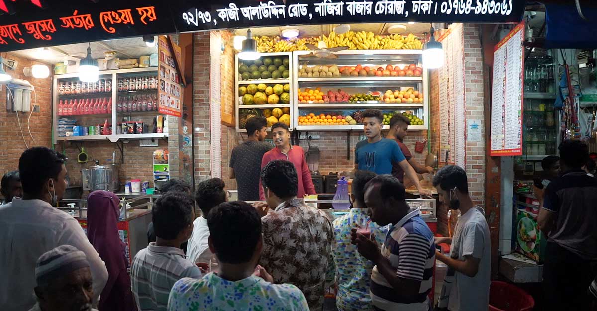 সারা রাত জেগে থাকে ঢাকার যে সড়কটি