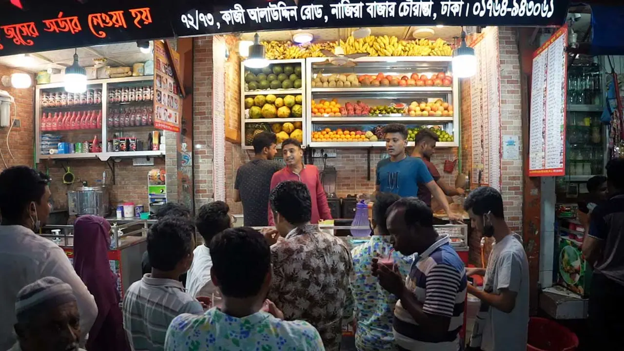 সারা রাত জেগে থাকে ঢাকার যে সড়কটি