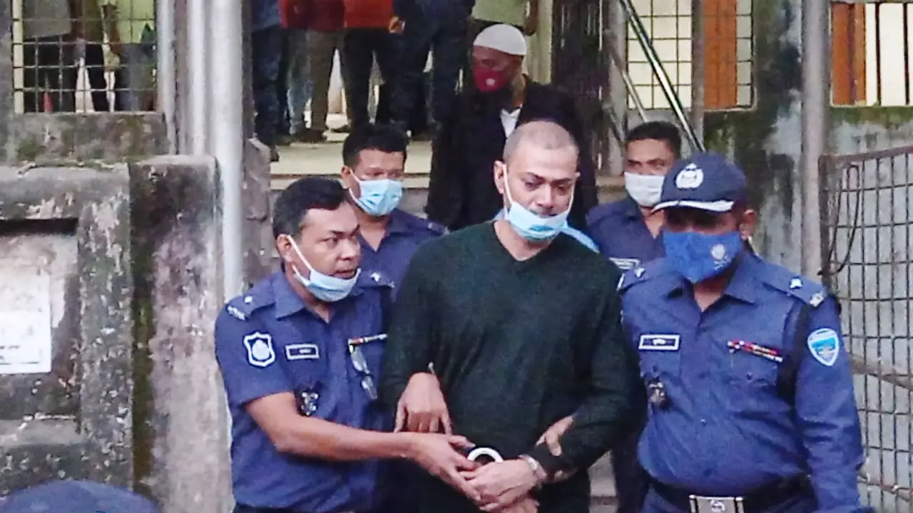 ‘লিয়াকতই সিনহাকে খুন করেছে, আমার প্রতি সদয় হোন স্যার’