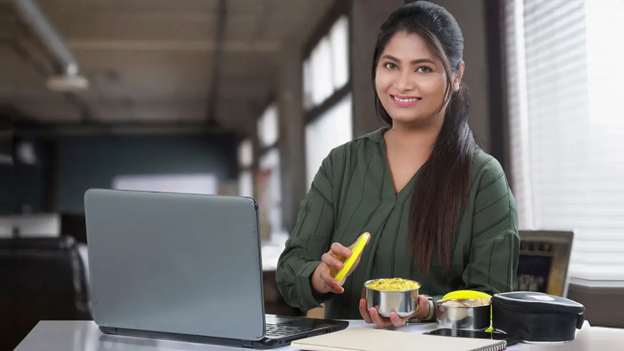 অফিসে যেসব খাবার খেতে পারেন