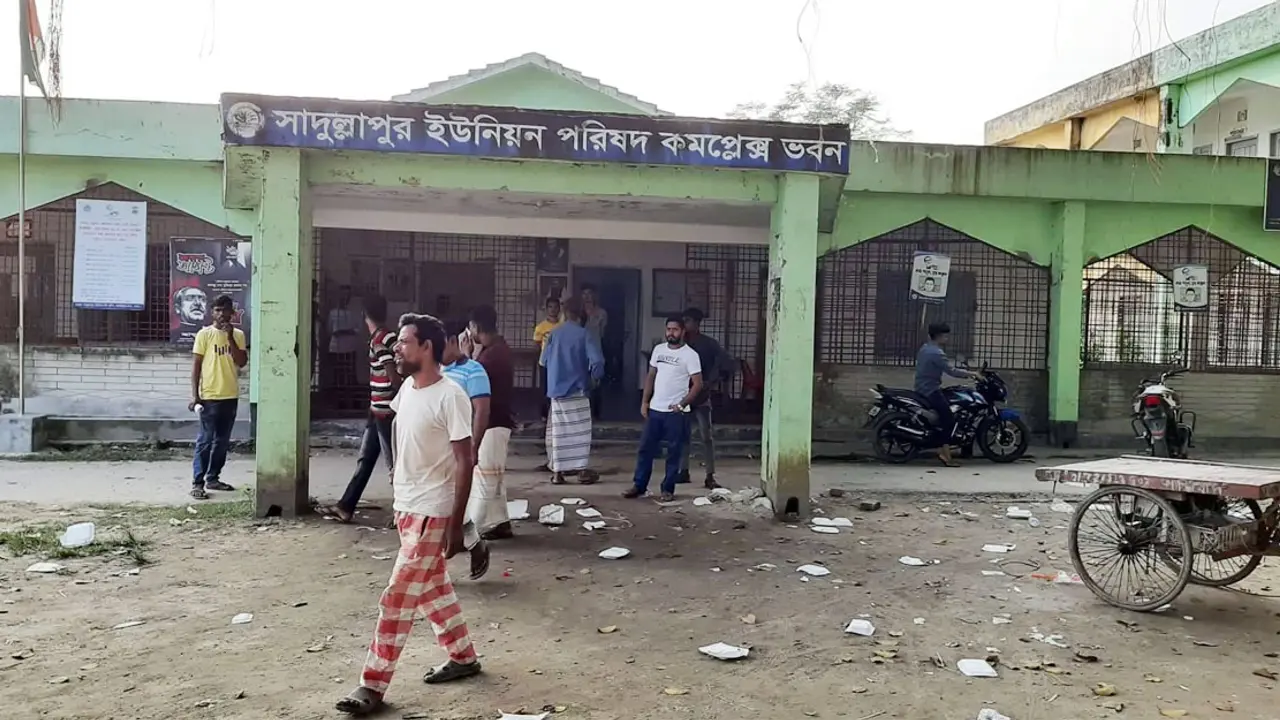 জন্মনিবন্ধনের পেছনে দৌড়াতেই ক্লান্ত অভিভাবকরা
