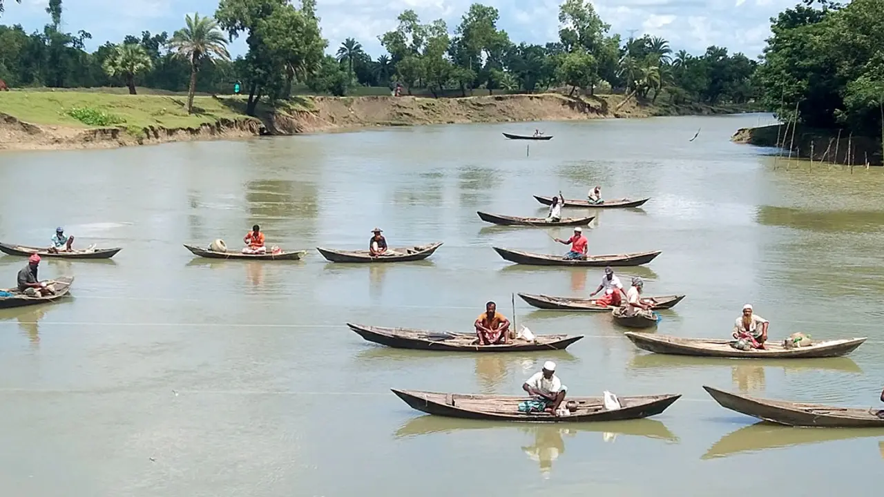 বড়শিতেই চলে শতাধিক জেলের সংসার