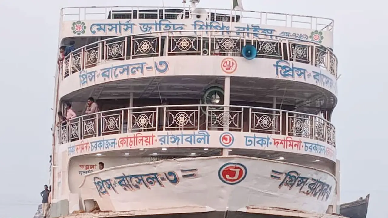 রাঙ্গাবালী-ঢাকা রুটে লঞ্চ চলাচল বন্ধ, ভোগান্তিতে হাজারো মানুষ