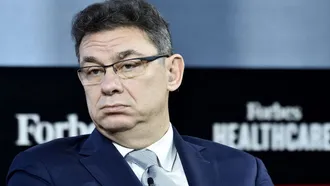 Pfizer CEO sees annual vaccine rather than frequent boosters