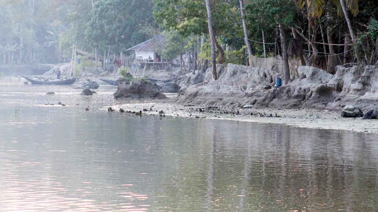 নাব্যতা সংকটে কঁচা নদী, ভোগান্তিতে হাজারো মানুষ