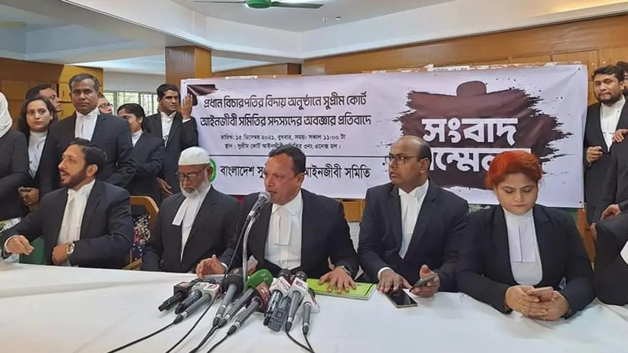 প্রধান বিচারপতির বিদায় সংর্বধনা: বিএনপিপন্থী আইনজীবীদের বিক্ষোভ