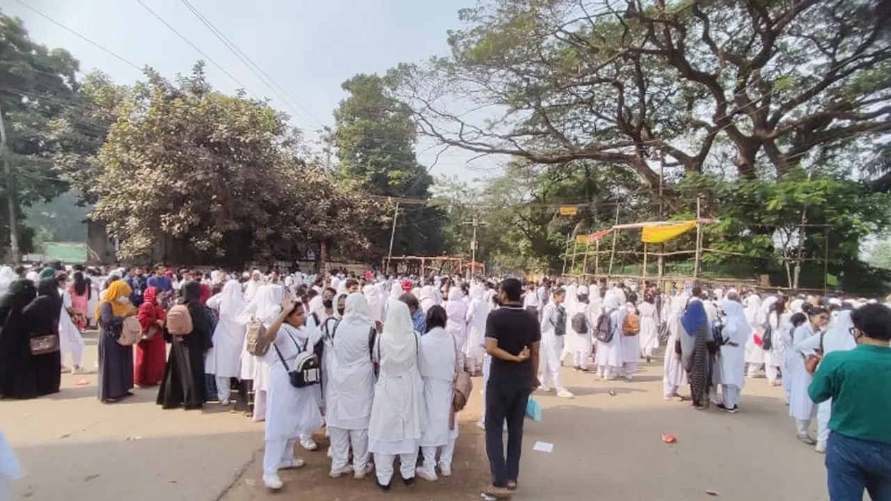 ২৪ ঘণ্টার আল্টিমেটাম বদরুন্নেসা শিক্ষার্থীদের, অন্যথায় অবরোধ