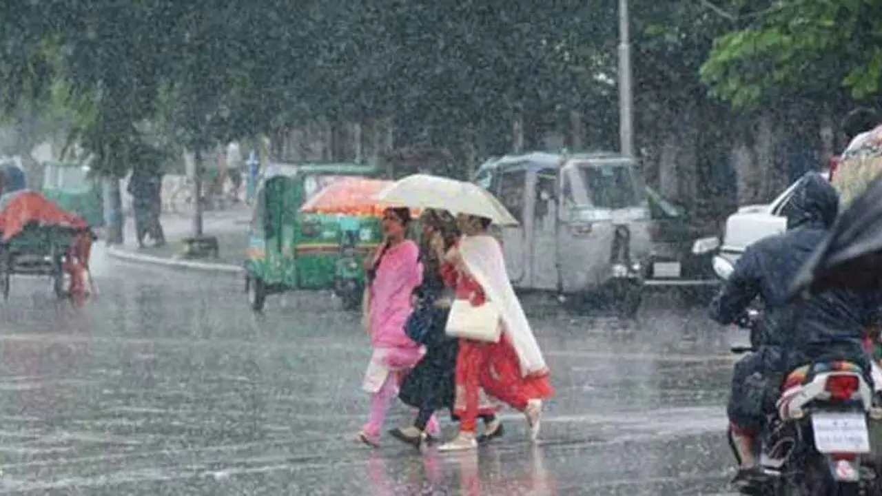 গুঁড়িগুঁড়ি বৃষ্টির আভাস, থাকতে পারে ২ দিন