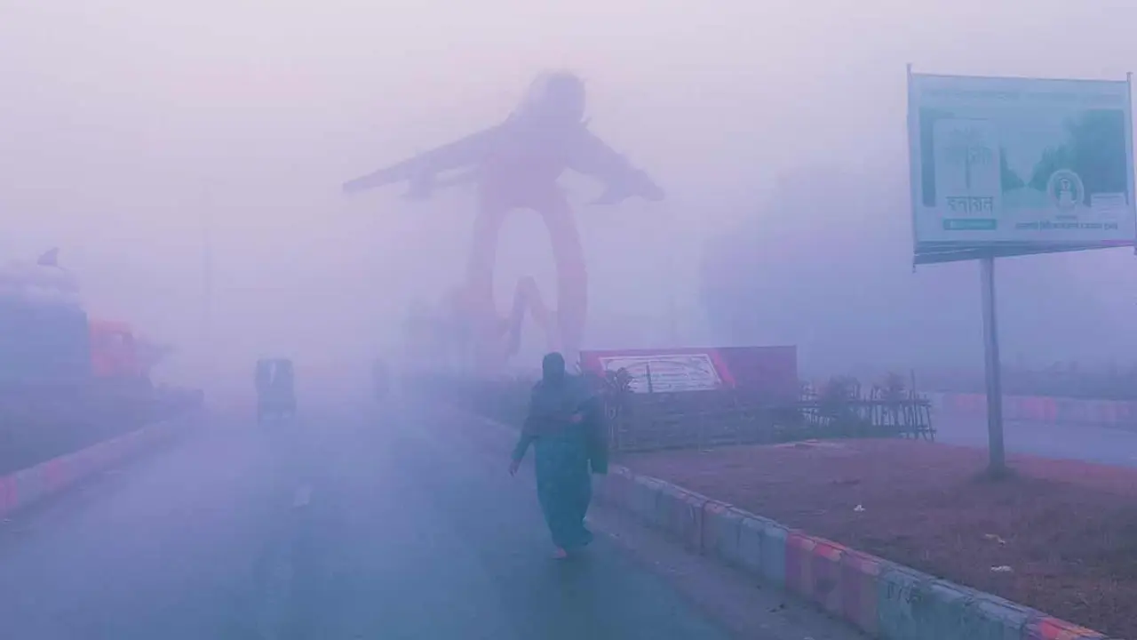 কুয়াশা-গুঁড়িগুঁড়ি বৃষ্টিতে রাজশাহীতে জেঁকে বসেছে শীত