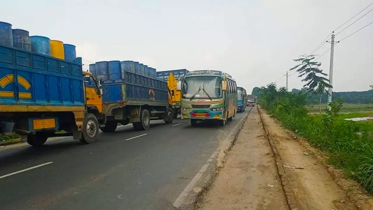 দৌলতদিয়ায় যানবাহনের দীর্ঘ সারি