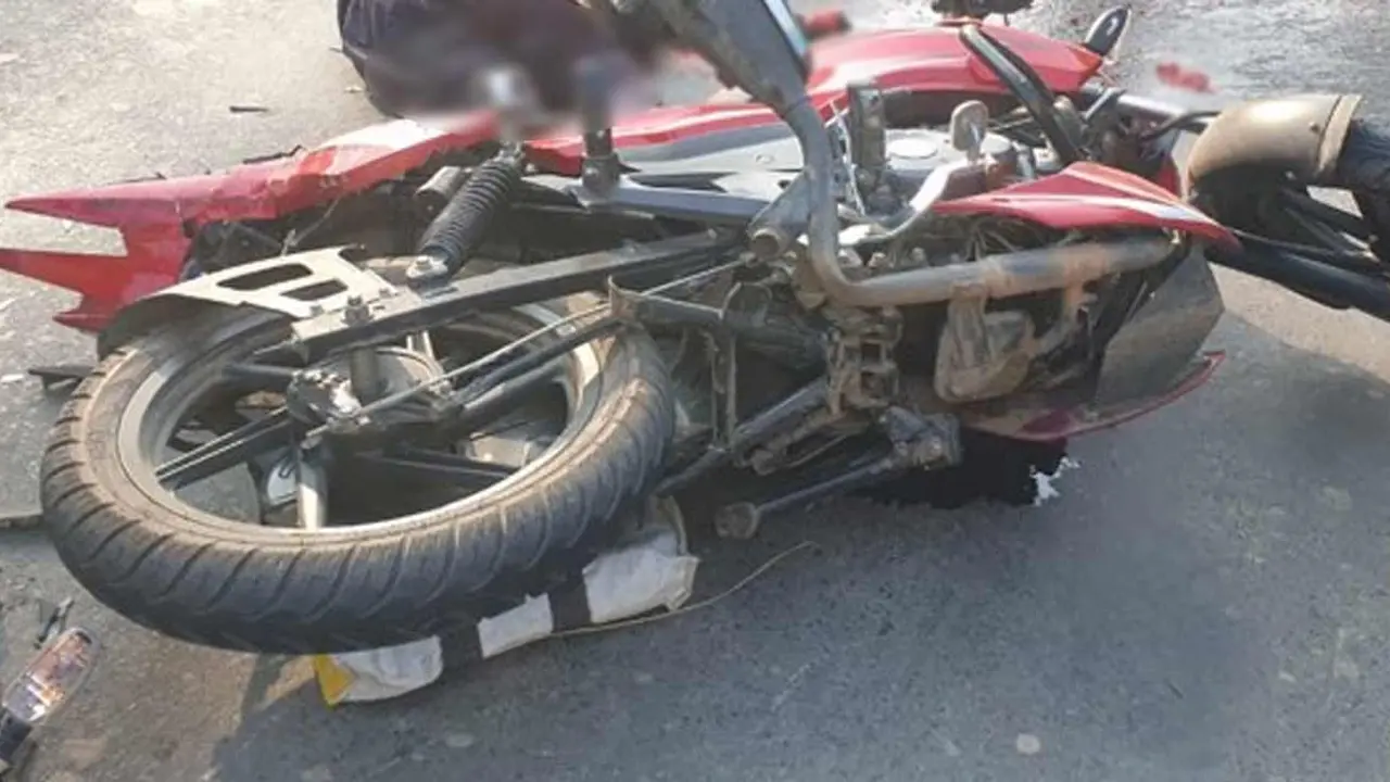 বাসচাপায় বাবা-ছেলেসহ ঝরল ৩ প্রাণ