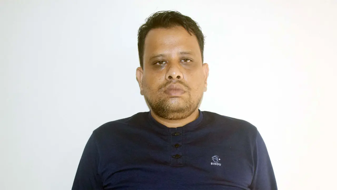 বুথ থেকে টাকা চুরি, ব্যাংক কর্মকর্তা গ্রেফতার
