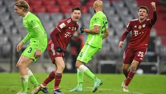 Lewy, Mueller achieve milestones as Bayern go nine points clear