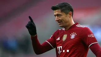 Lewandowski hat-trick restores Bayern’s lead at the top